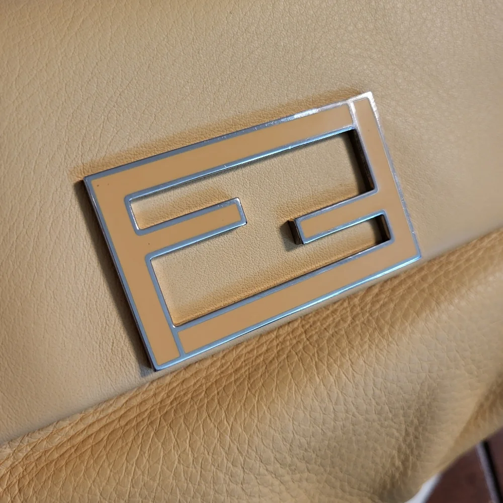 AUTH Fendi Fendista Pochette with Chain Crossbody bag - Picture 8 of 11